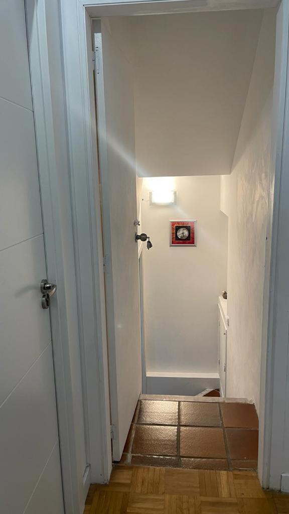 Cool Basement Studio In Hosts House With Private Terrace And Bbq Appartement
