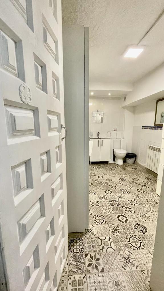 Appartement Cool Basement Studio In Hosts House With Private Terrace And Bbq *