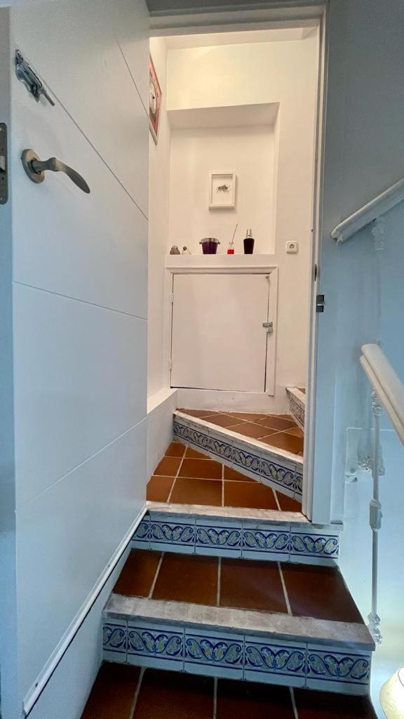 Cool Basement Studio In Hosts House With Private Terrace And Bbq Appartement *