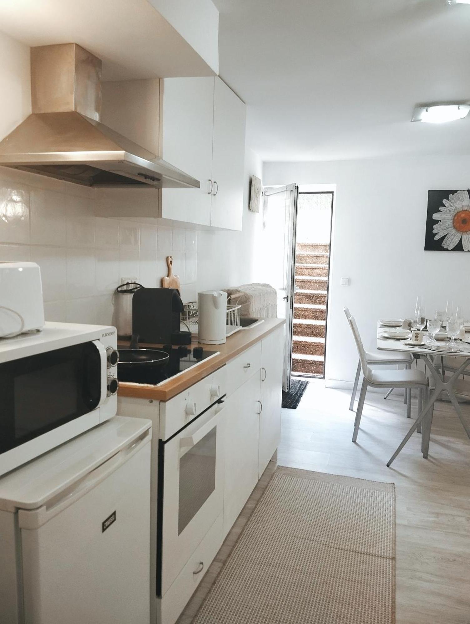 Appartement Cool Basement Studio In Hosts House With Private Terrace And Bbq *